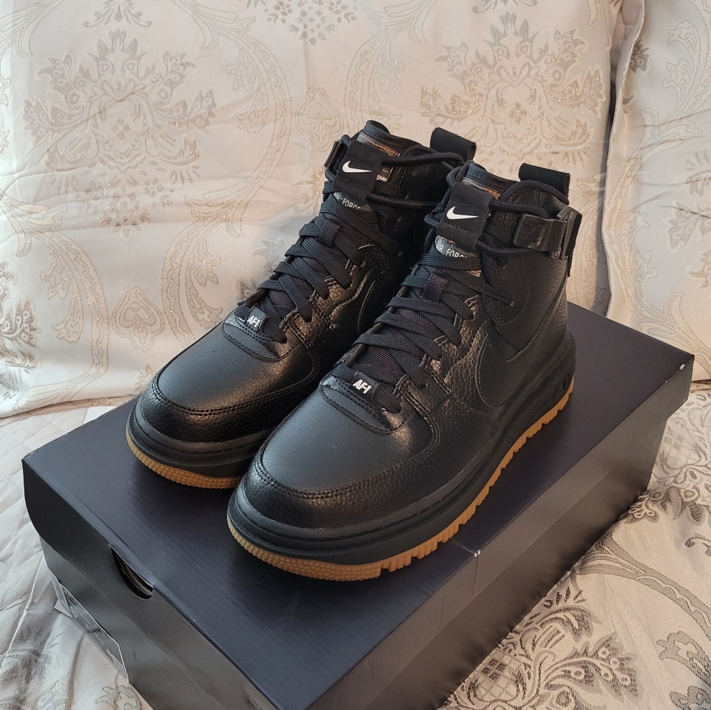 Nike Air Force 1 High Utility 2.0  Women's Boot. Black, Size 8.5W. *NEW IN BOX* - Picture 3 of 16